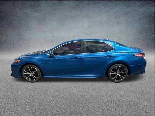 Blue Streak Metallic 2018 Toyota Camry SE