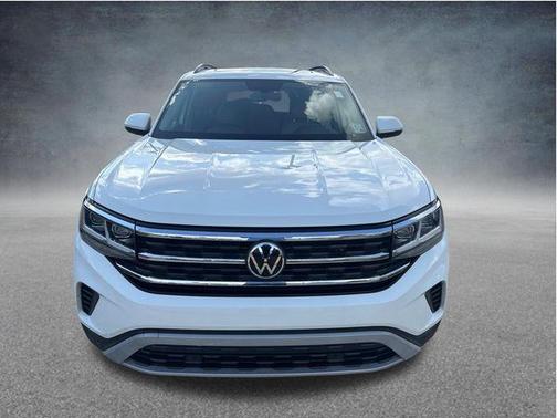 Pure White 2022 Volkswagen Atlas 3.6L SE w/Technology