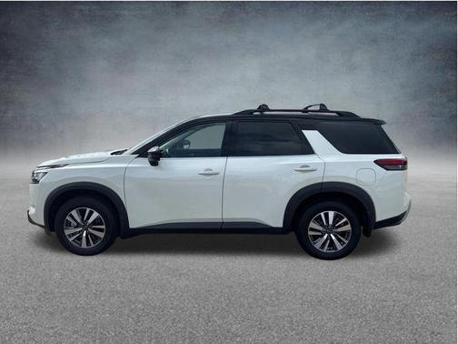 Pearl White Tricoat/Super Black 2023 Nissan Pathfinder SL 4WD