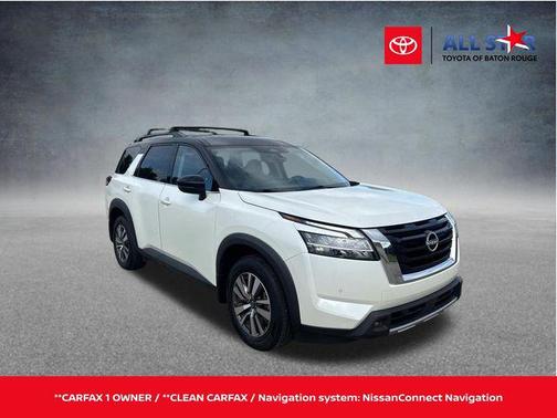 Pearl White Tricoat/Super Black 2023 Nissan Pathfinder SL 4WD