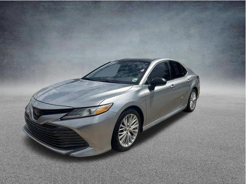 Celestial Silver Metallic 2018 Toyota Camry XLE