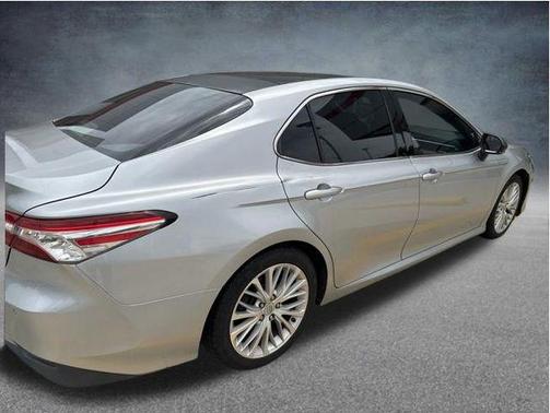 Celestial Silver Metallic 2018 Toyota Camry XLE