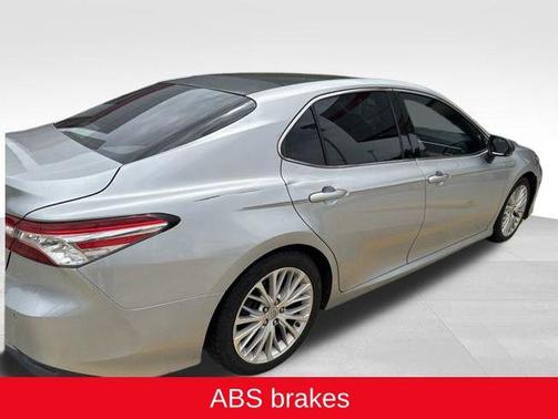 Celestial Silver Metallic 2018 Toyota Camry XLE