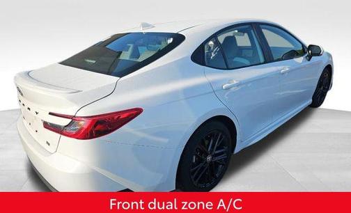 Ice Cap 2025 Toyota Camry SE
