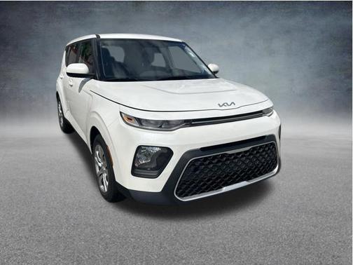 Snow White Pearl 2022 Kia Soul LX