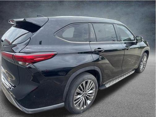 Midnight Black Metallic 2021 Toyota Highlander Platinum