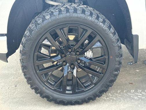 Iridescent Pearl Tricoat 2021 Chevrolet Silverado 1500 RST