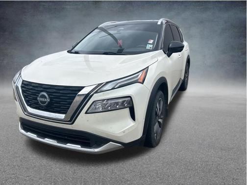 Pearl White Tricoat/Super Black 2023 Nissan Rogue Platinum
