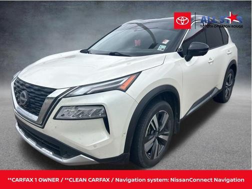 Pearl White Tricoat/Super Black 2023 Nissan Rogue Platinum