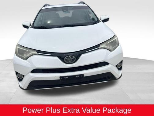 Blizzard Pearl 2018 Toyota RAV4 XLE