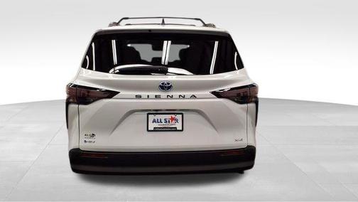 2025 Toyota Sienna XLE