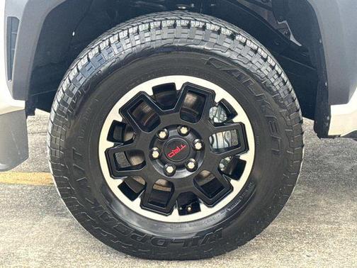 Ice 2025 Toyota Tacoma Hybrid TRD Off Road