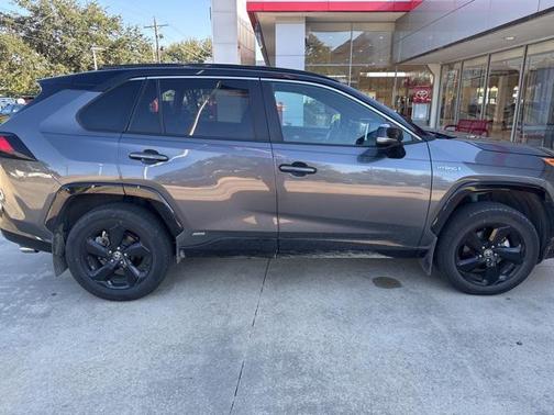 2021 Toyota RAV4 Hybrid SE