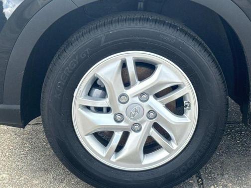 Onyx Black 2025 Hyundai VENUE SE