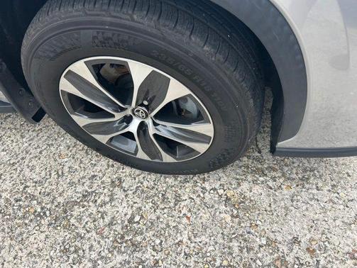 Celestial Silver Metallic 2022 Toyota Highlander XLE