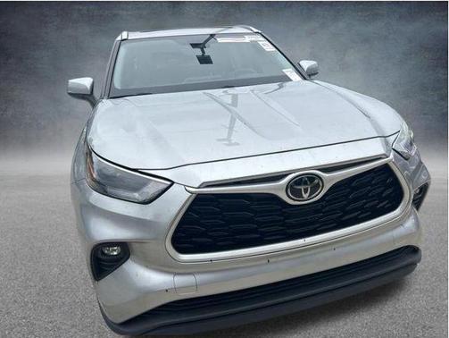 Celestial Silver Metallic 2022 Toyota Highlander XLE