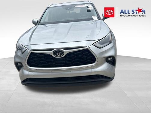 Celestial Silver Metallic 2022 Toyota Highlander XLE