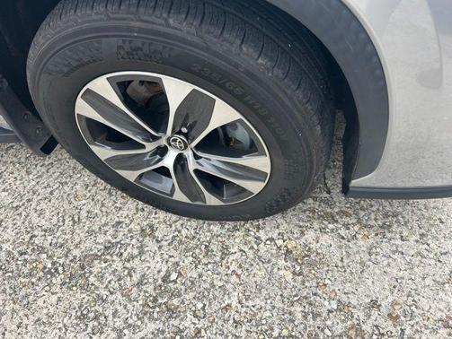 Celestial Silver Metallic 2022 Toyota Highlander XLE