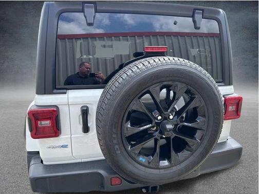 Bright White Clearcoat 2023 Jeep Wrangler 4xe Sahara