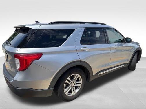 Silver Metallic 2021 Ford Explorer XLT