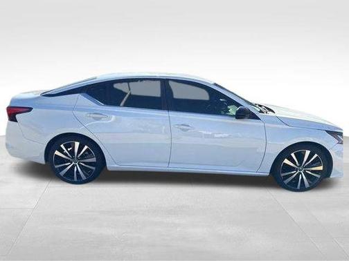 2022 Nissan Altima SR FWD