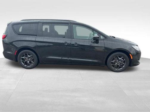 2018 Chrysler Pacifica Touring-L Plus