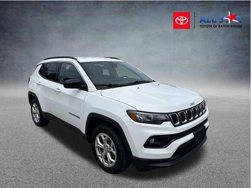Bright White Clearcoat 2024 Jeep Compass Latitude