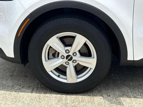 Glacial White Pearl 2023 Kia Sorento LX