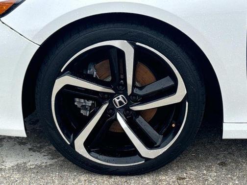 Platinum White Pearl 2018 Honda Accord Sport