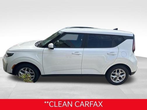 Snow White Pearl 2023 Kia Soul LX