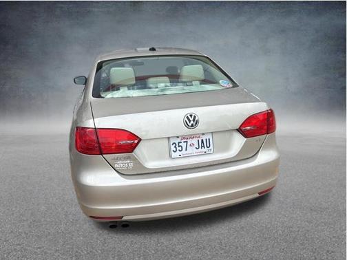 Moonrock Silver Metallic 2014 Volkswagen Jetta Auto SE w/Connectivity