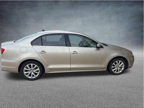 Moonrock Silver Metallic 2014 Volkswagen Jetta Auto SE w/Connectivity