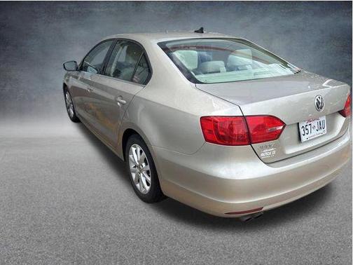 Moonrock Silver Metallic 2014 Volkswagen Jetta Auto SE w/Connectivity