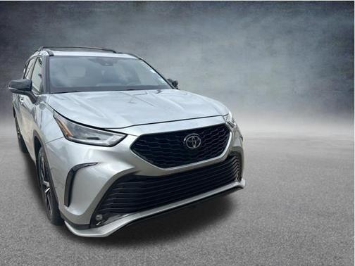 Celestial Silver Metallic 2021 Toyota Highlander XSE