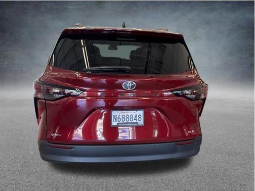 Pearl 2026 Toyota Sienna XLE
