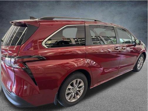 Pearl 2026 Toyota Sienna XLE