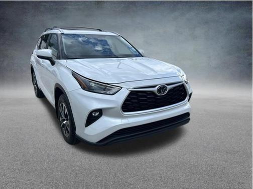 Pear 2026 Toyota Highlander Hybrid XLE