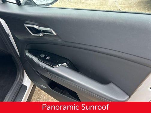 Glacial White Pearl 2024 Kia Sportage X-Line