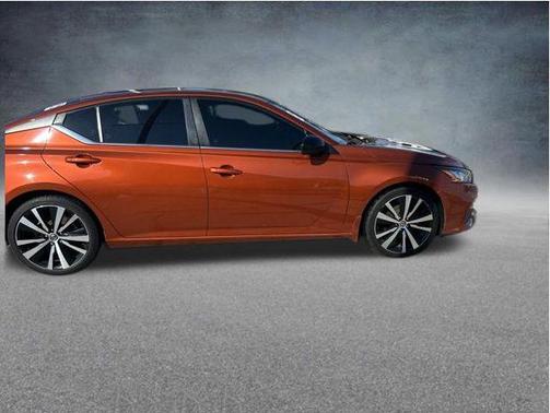 Sunset Drift Chromaflair 2021 Nissan Altima SR FWD