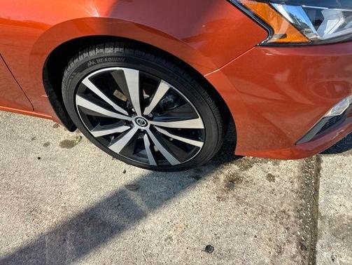Sunset Drift Chromaflair 2021 Nissan Altima SR FWD
