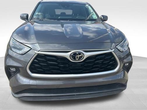 Magnetic Gray Metallic 2022 Toyota Highlander LE