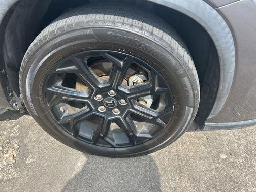 Magnetic Gray Metallic 2022 Toyota Highlander LE