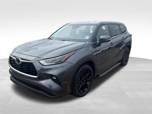Magnetic Gray Metallic 2022 Toyota Highlander LE