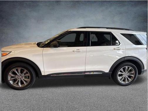 Star White Metallic Tri-Coat 2023 Ford Explorer XLT