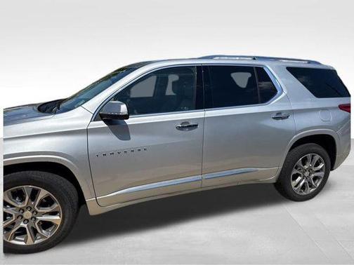 Silver Ice Metallic 2021 Chevrolet Traverse Premier