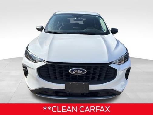 Oxford White 2023 Ford Escape SE