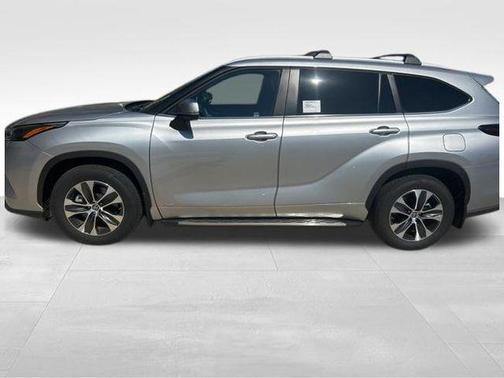 2025 Toyota Highlander Hybrid XLE
