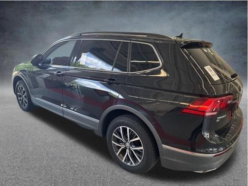 Deep Black 2020 Volkswagen Tiguan 2.0T SE