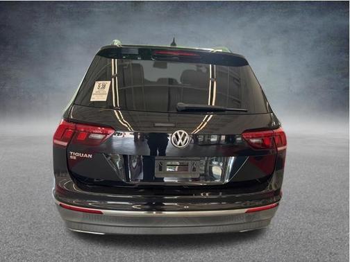 Deep Black 2020 Volkswagen Tiguan 2.0T SE