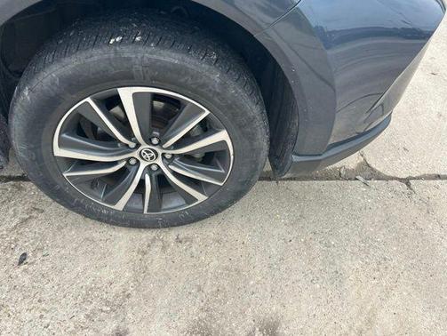 Coastal Gray 2022 Toyota Venza LE